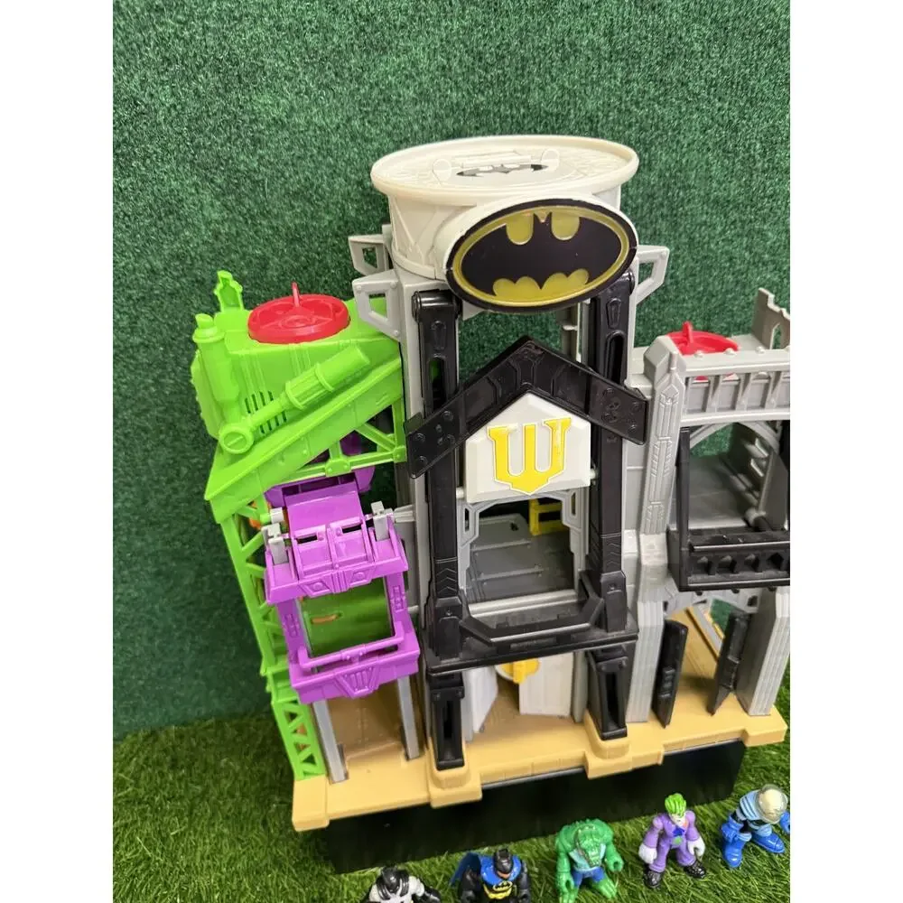 Fisher-Price Imaginext DC Super Friends Batman Gotham City Playset 5 Figures